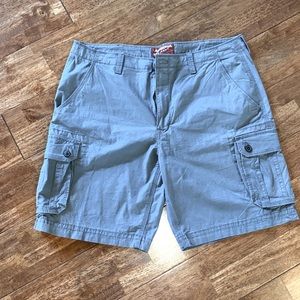 Arizona Men’s Gray Cargo Shorts Size waist 38, Length 22 inches